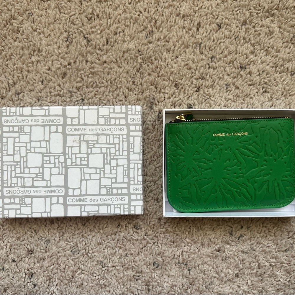 NWT Comme Des Garçons Green Embossed Wallet